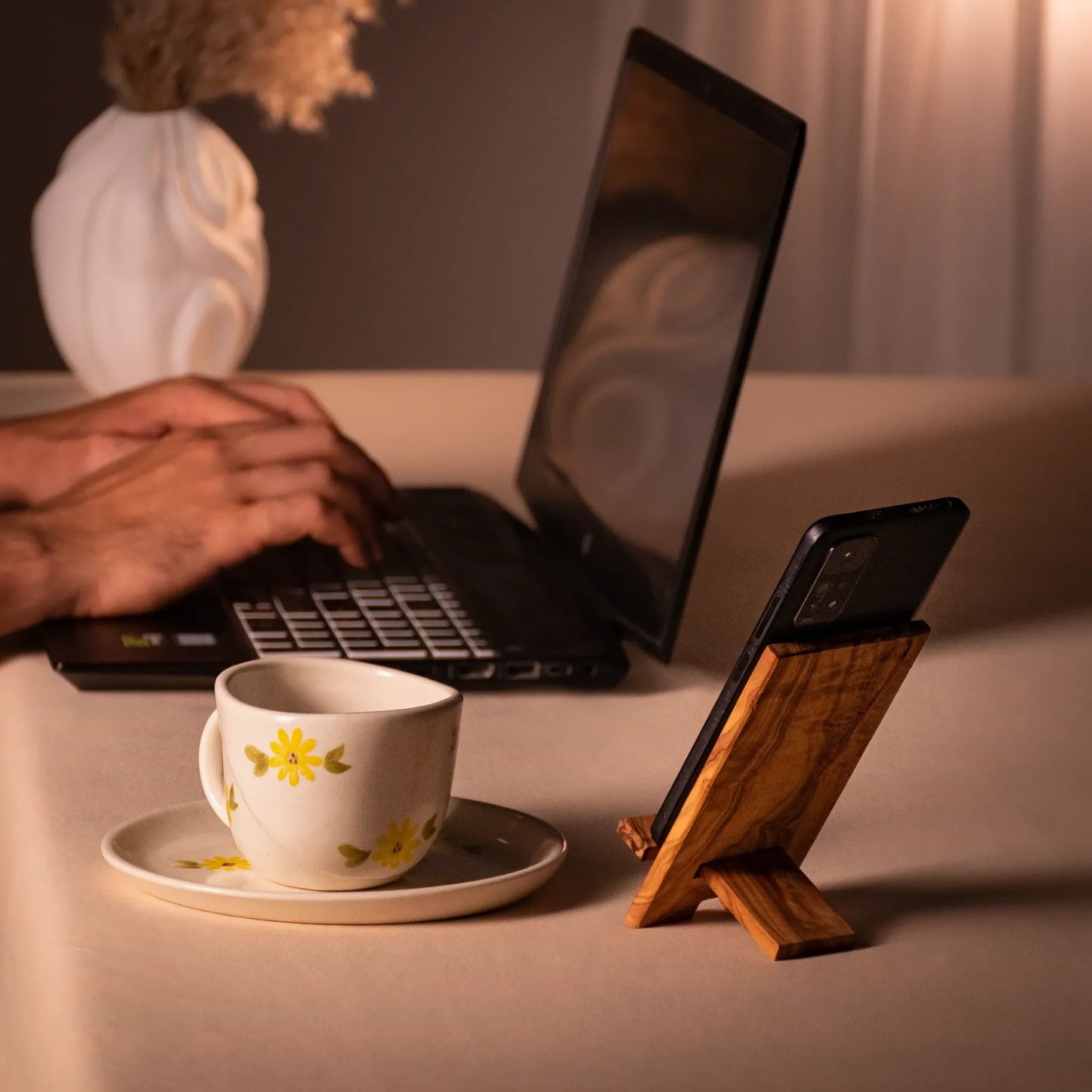 Support de Téléphone en Bois d’Olivier Ecostand