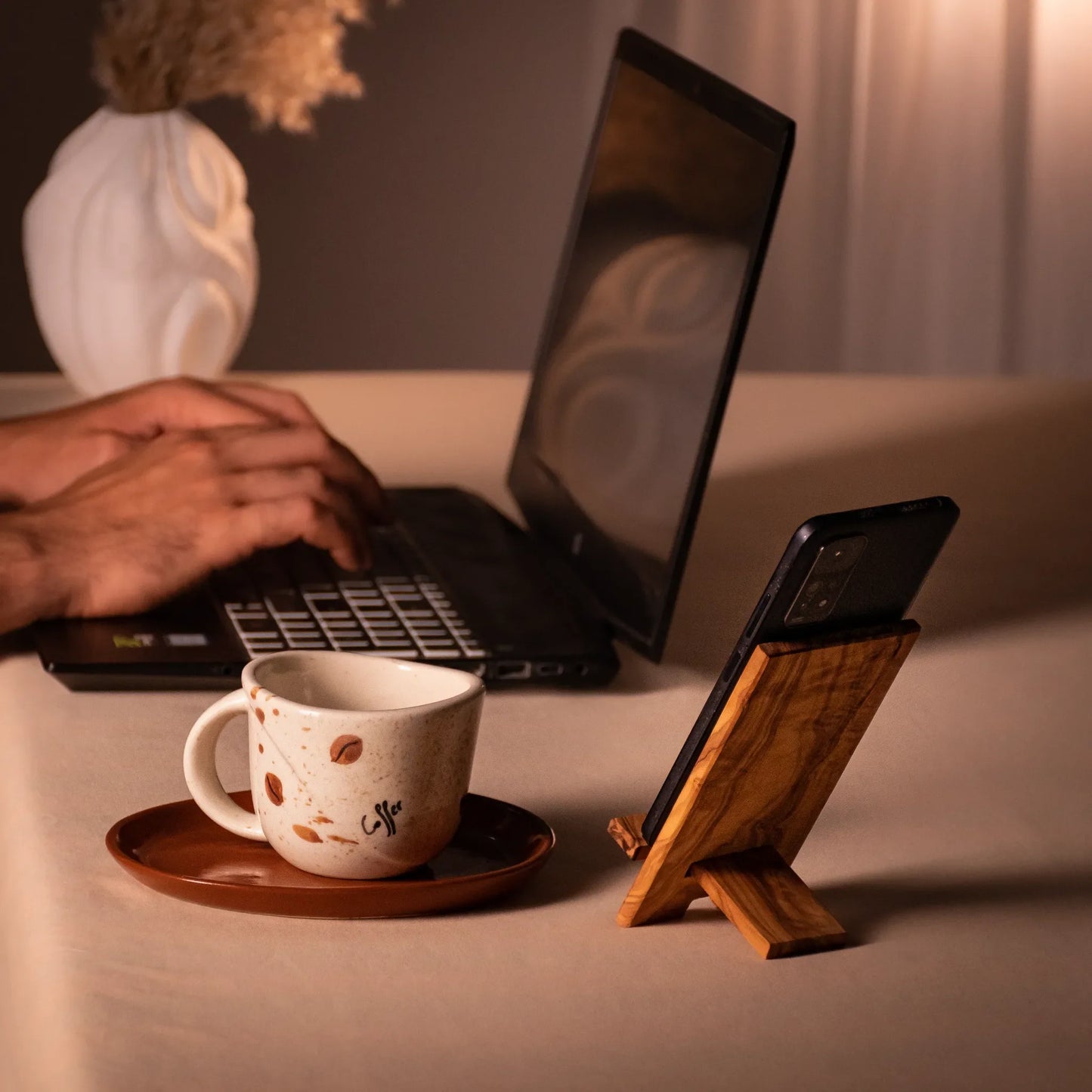 Support de Téléphone en Bois d’Olivier Ecostand