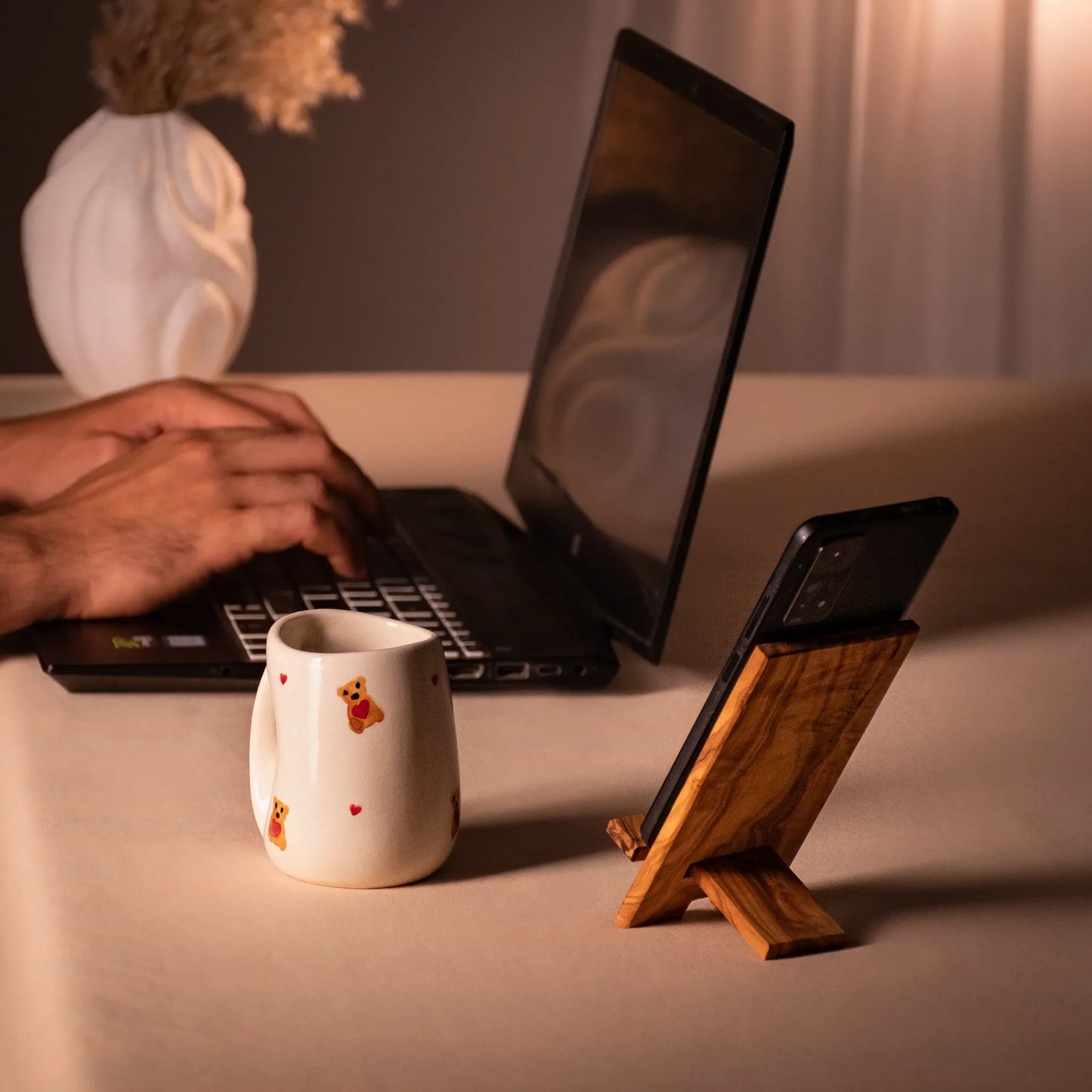 Support de Téléphone en Bois d’Olivier Ecostand