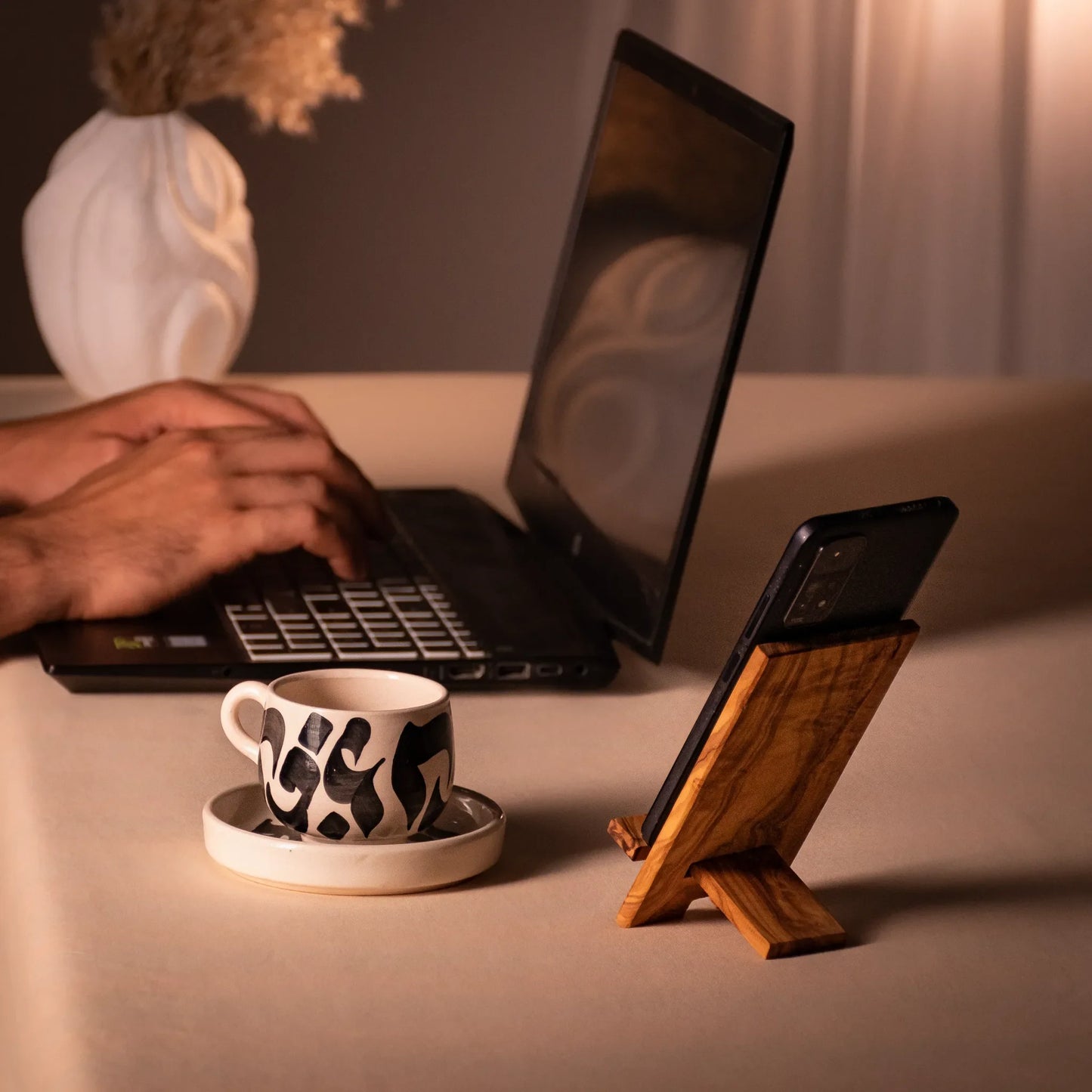 Support de Téléphone en Bois d’Olivier Ecostand