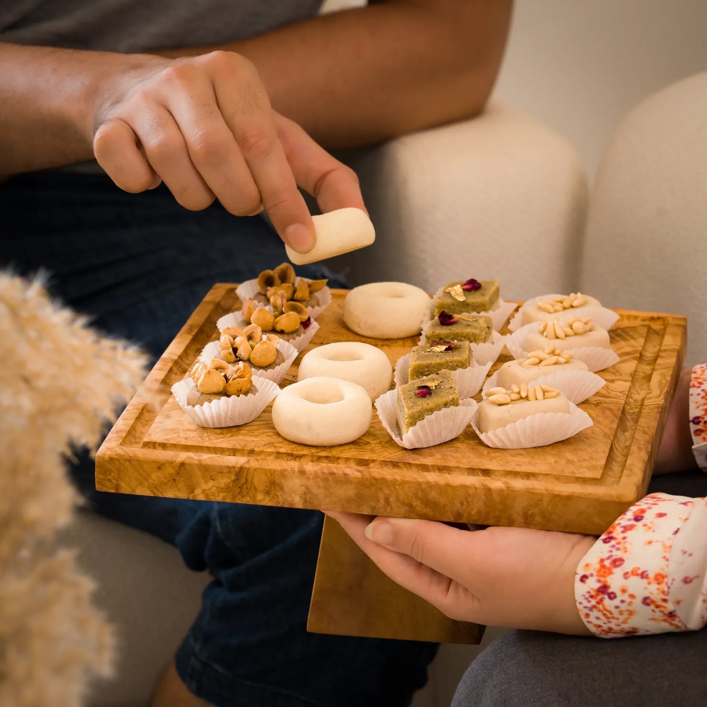 Présentoir Elva en Bois d’Olivier avec Couvercle Plexiglass