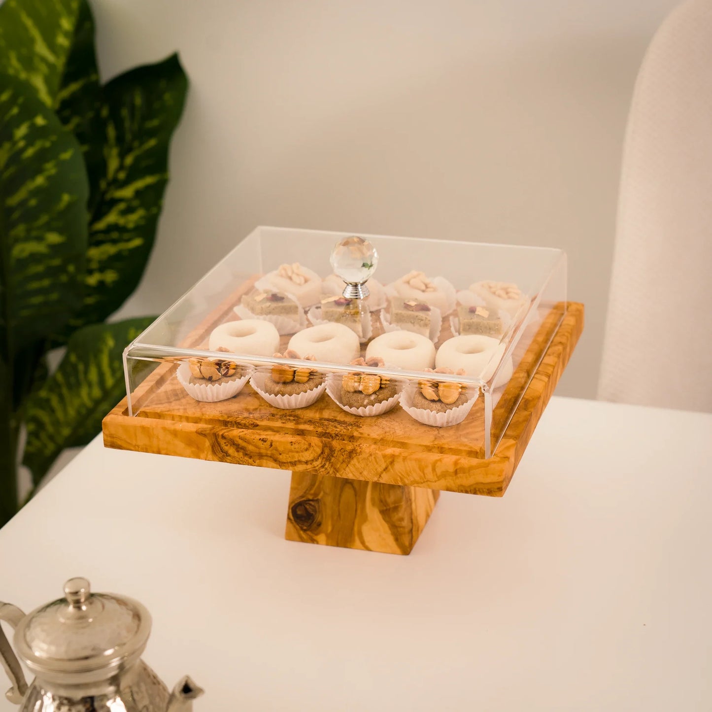 Présentoir Elva en Bois d’Olivier avec Couvercle Plexiglass