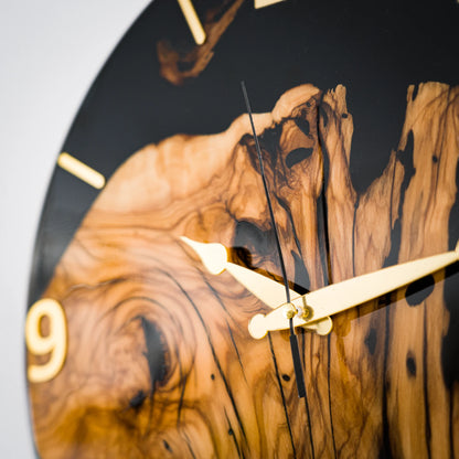 Montre Murale en Bois d'Olivier et Résine