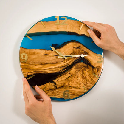 Montre Murale en Bois d'Olivier et Résine