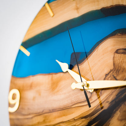 Montre Murale en Bois d'Olivier et Résine