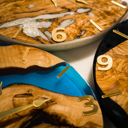 Montre Murale en Bois d'Olivier et Résine